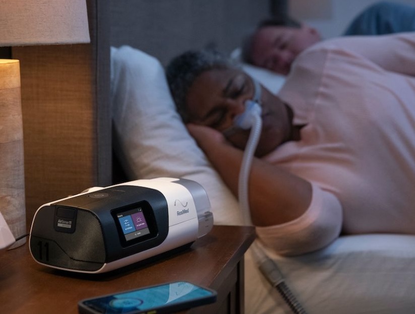 A person sleeping with a CPAP machine.